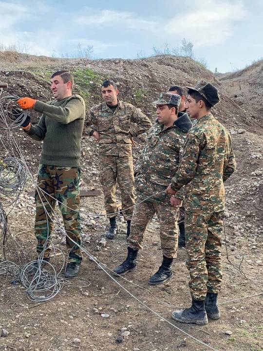 Düşmən Qarabağ səngərlərində  yeni termal müşahidə cihazları quraşdırır?-FOTOLAR...