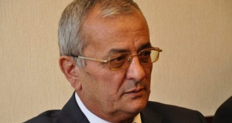 Keçmiş nazirin sürücüsü maşını ilə yoxa çıxdı