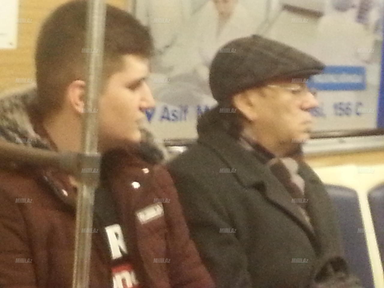 Efirlərə çıxmayan məşhur azərbaycanlı müğənni metroda göründü - FOTO