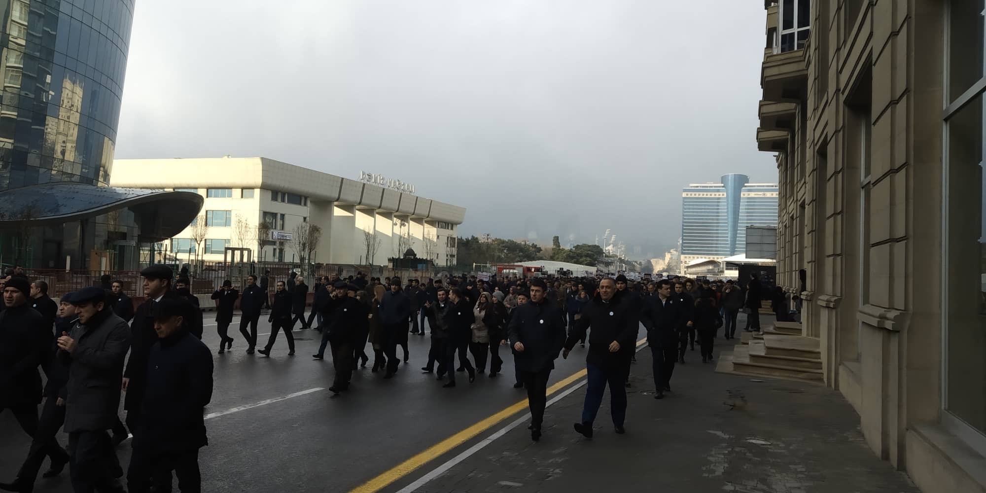 Prezident İlham Əliyevin iştirakı ilə Bakıda yürüş keçirilir - FOTO - CANLI