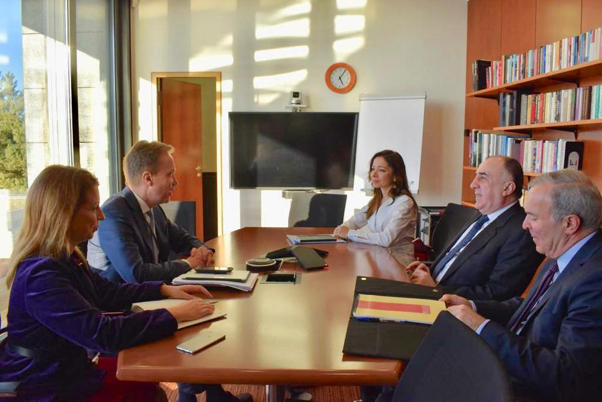 Elmar Məmmədyarov Dünya İqtisadi Forumunun prezidenti ilə görüşdü - FOTO