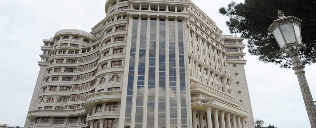 Tibb Universitetində əmək haqları artırıldı