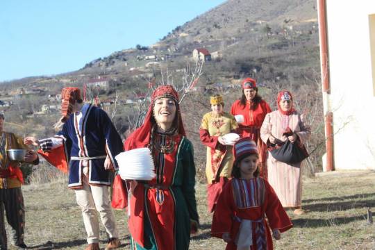 Sərkisyan Laçında bahar bayramı təşkil etdi –Ermənilər yallı getdi...- FOTOLAR