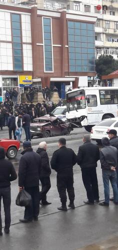 Bakıda marşrut avtobusunun iştirakı ilə zəncirvarı qəza baş verib - FOTO