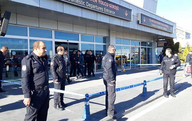 Türkiyədə aeroportda polislər arasında atışma - VİDEO 