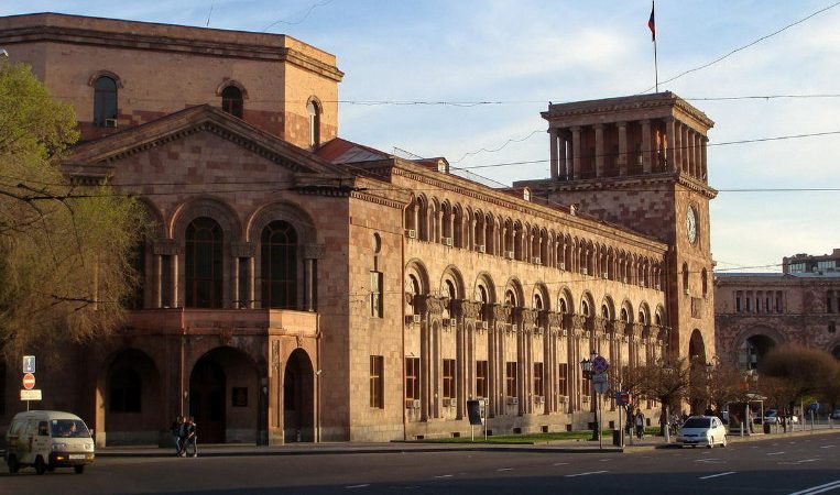 Ermənistan parlamentində yanğın olub