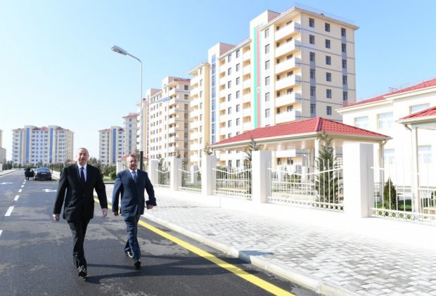 İlham Əliyev Kürdəxanıda məcburi köçkünlər üçün yeni yaşayış kompleksinin açılışında