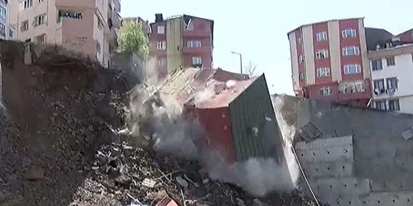 İstanbulda 4 mərtəbəli bina çökdü - VİDEO