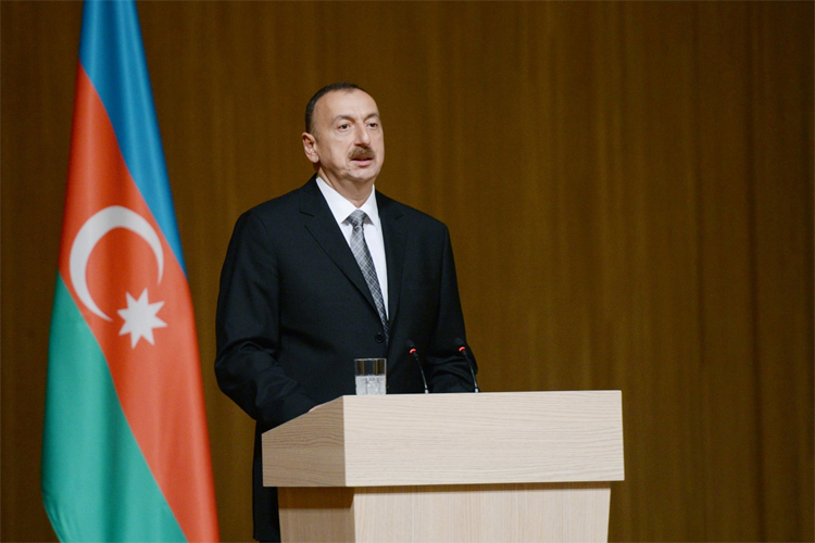 İlham Əliyev Respublika Günü münasibətilə keçirilən rəsmi qəbulda iştirak edib
