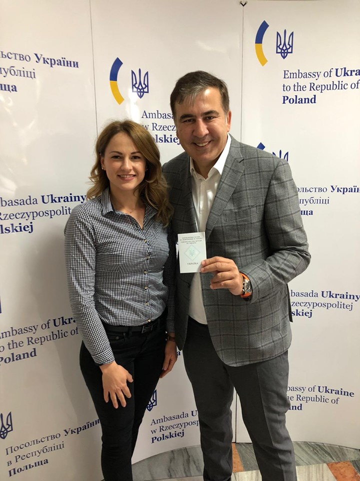 Saakaşvili Ukrayna pasportu aldı - FOTO