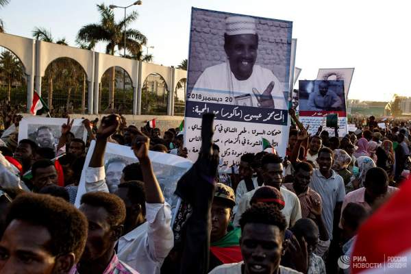 Sudanda etirazçıların düşərgəsi dağıdılır, 3 nəfər ölüb, 60 nəfər yaralanıb