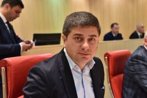 Gürcüstan parlamentinin deputatı mandatından imtina edib