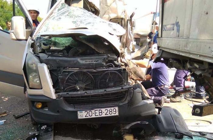 Moskvadan Azərbaycana gələn mikroavtobus ağır qəzaya düşdü - 2 ölü, 6 yaralı - VİDEO