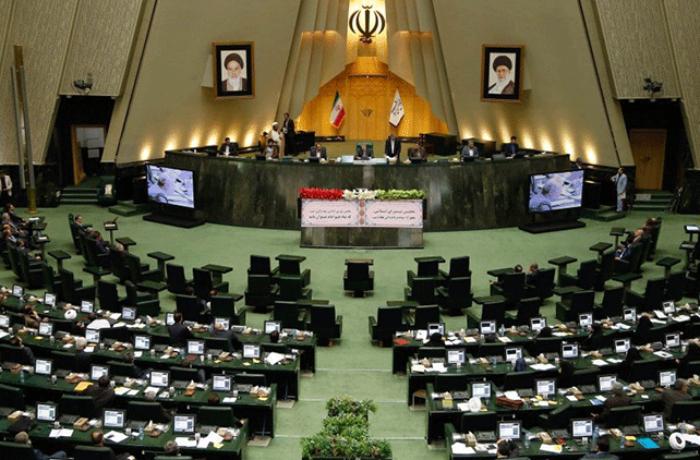 İranda iki deputat həbs edildi