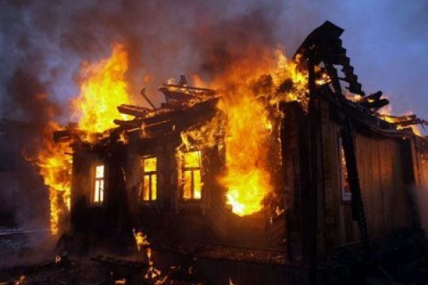 Goranboyda eyni anda 3 ev yandı