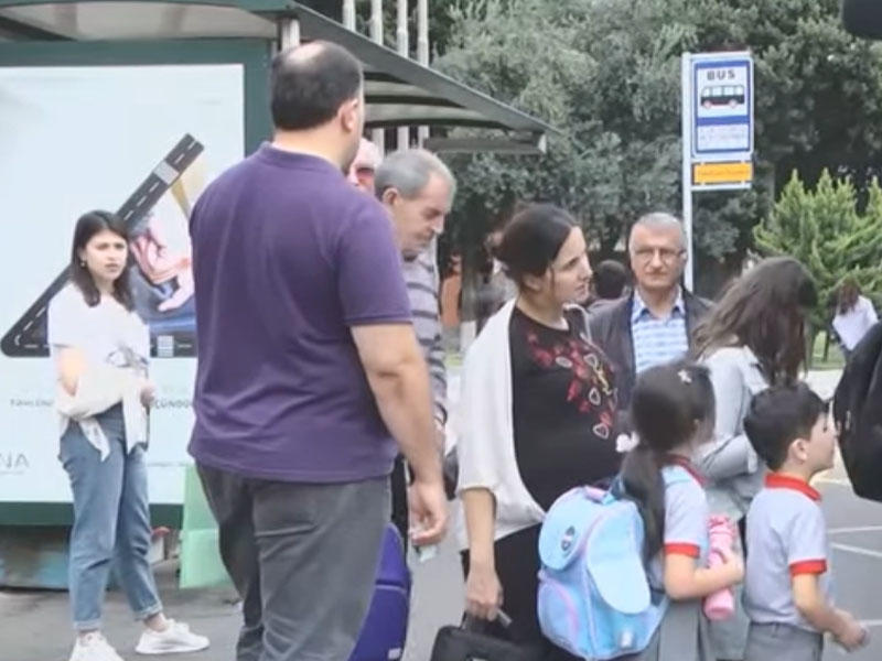 TƏKLİF: Məktəblilərə ictimai nəqliyyatdan istifadə pulsuz olsun - VİDEO - FOTO