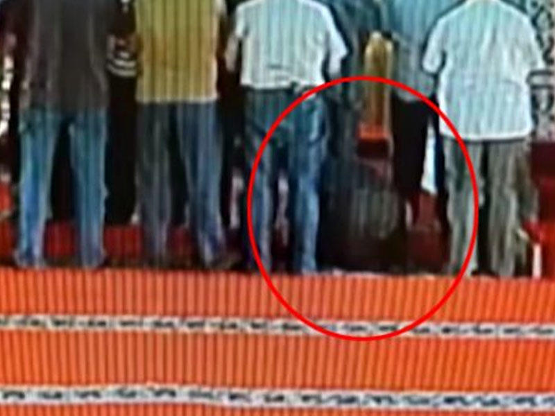 Namaz qılarkən infarkt keçirən kişiyə kömək etmədilər: ÖLDÜ - ANBAAN VİDEO