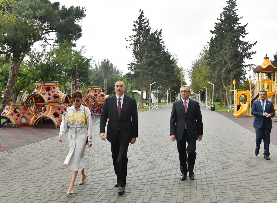 Prezident Atatürk prospektində yerləşən parkda yaradılan şəraitlə tanış olub