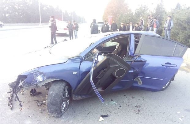 Gəncədə “Mazda” aşdı: bir ölü, üç yaralı - FOTO
