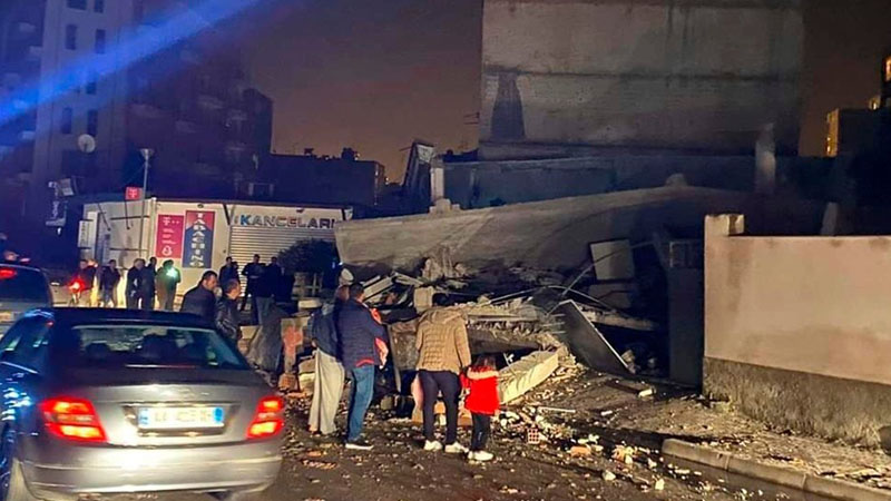 Albaniyada güclü zəlzələ: 4 nəfər öldü, 150-dən çox insan yaralandı - VİDEO