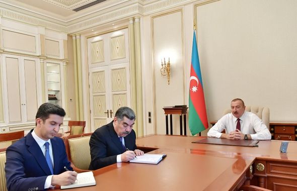 İlham Əliyev yeni təyin etdiyi icra başçıları ilə görüşdü - FOTO