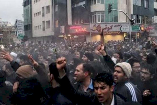 İranda 1000-dən çox etirazçı öldürülüb - Xalq onları şəhid kimi dəfn edir + Video