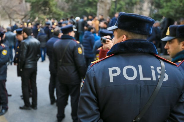 Azərbaycanda polis özünü yandırdı