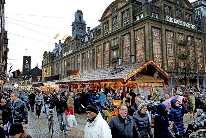 Amsterdam turistlər üçün yeni vergi tətbiq edir