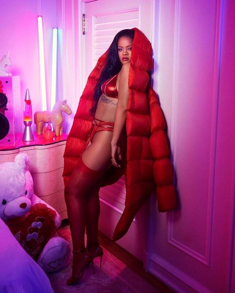 Rihanna Sevgililər günü üçün kamera qarşısına keçdi - FOTO