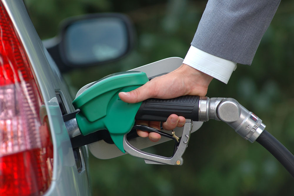 Aİ-92 markalı benzin niyə ucuzlaşmadı? - Ekspertdən “bahalaşacaq” açıqlaması