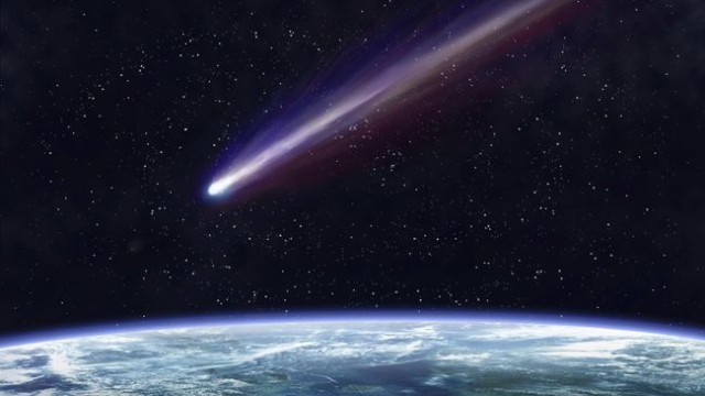 Yer kürəsinə komet yaxınlaşır