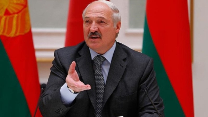 Lukaşenko: “Karantin asan məsələdir, bəs nə yeyəcəyik?”