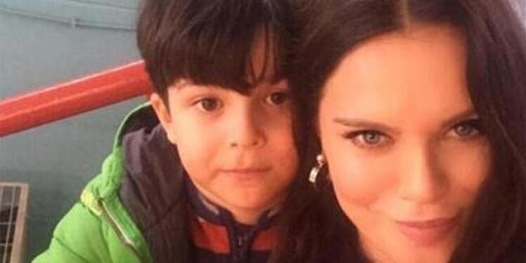 Ebru Şallının 8 yaşlı oğlu vəfat edib