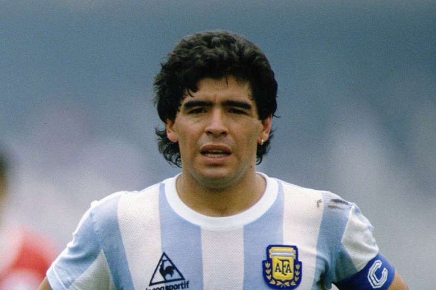Maradona dünya çempionluğu forması ilə xeyriyyəçilik etdi - FOTO