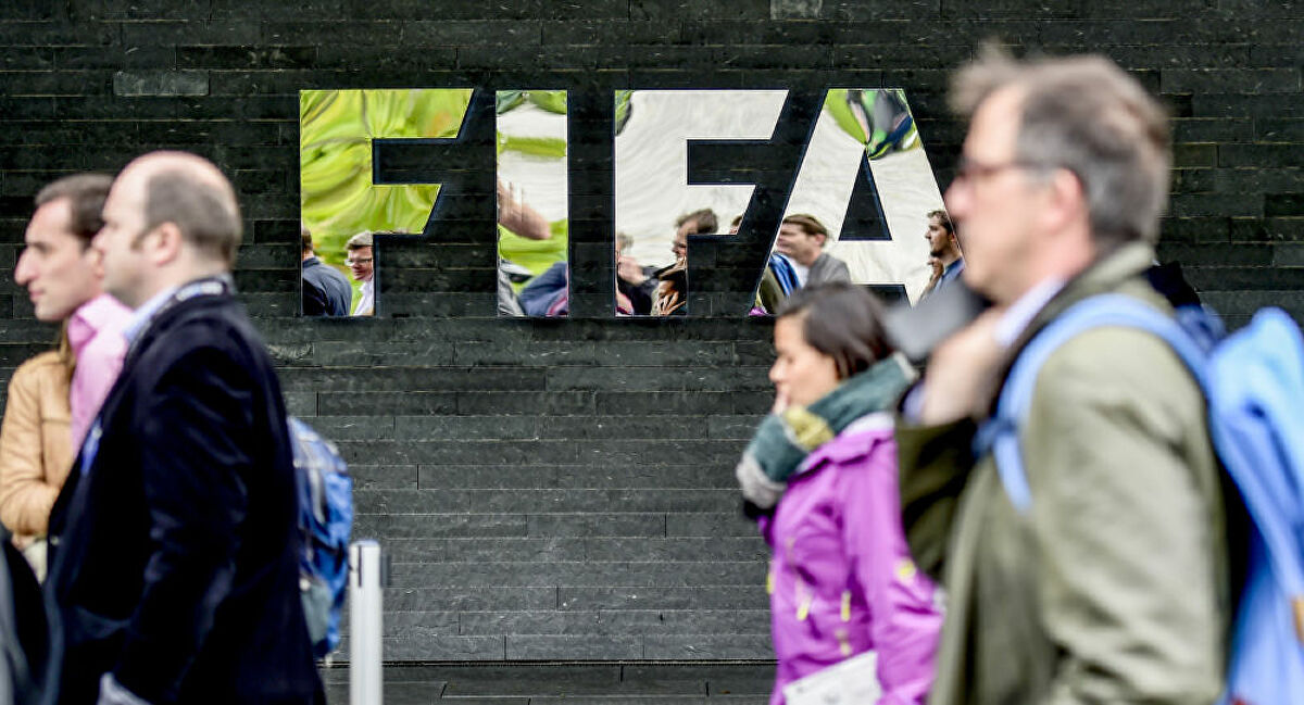 FIFA dünya çempionatını təxirə saldı