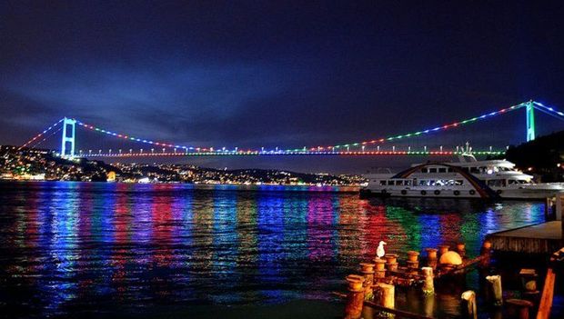 İstanbulun rəmzləri Azərbaycan bayrağının rəngləri ilə işıqlandırıldı - FOTO