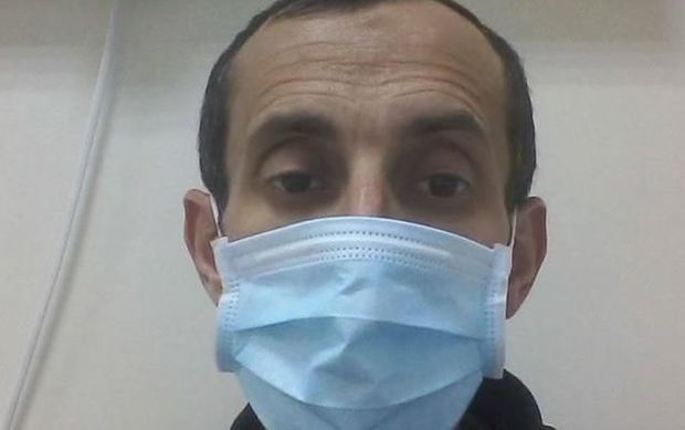 Azərbaycanlı jurnalist koronavirusdan ölən anasının dəfnində iştirak edə bilmədi