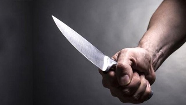 Azərbaycanda DƏHŞƏT! 25 yaşlı qız küçədə ölümcül bıçaqlandı