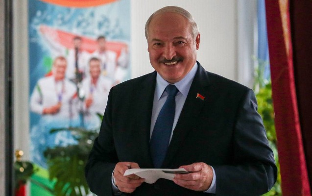 Lukaşenko prezident seçkilərində səs verdi