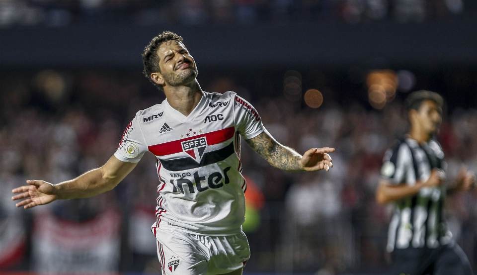 Pato Braziliya klubundan ayrıldı