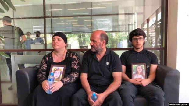 Ermənilərə silah ötürən məmurları deşifrə edən qız öldürüldü - Valideynləri Azərbaycana müraciət etdi