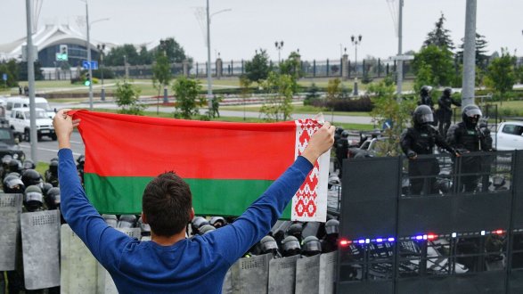 Minskdə keçirilən etiraz aksiyasındda 400-dən çox insan saxlanıb