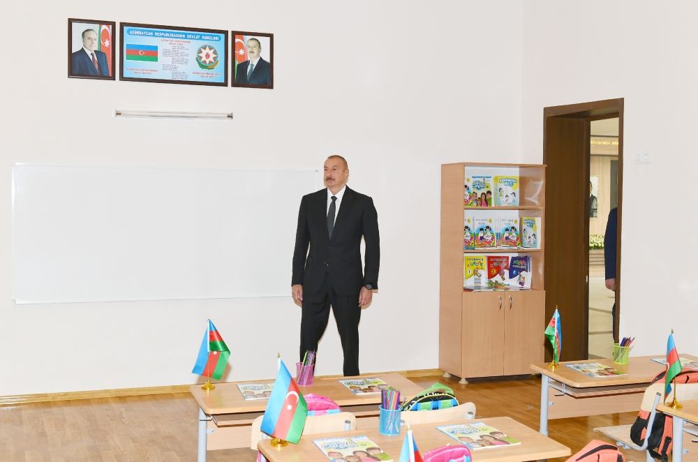 Prezident İlham Əliyev məktəb açılışında iştirak edib - FOTOLAR