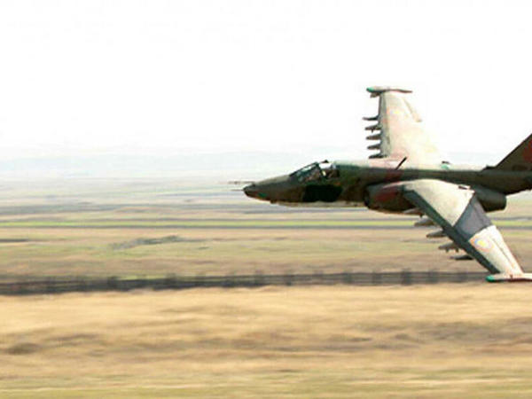 Ermənistanın SU-25 qırıcısı dağa belə çırpıldı – VİDEO