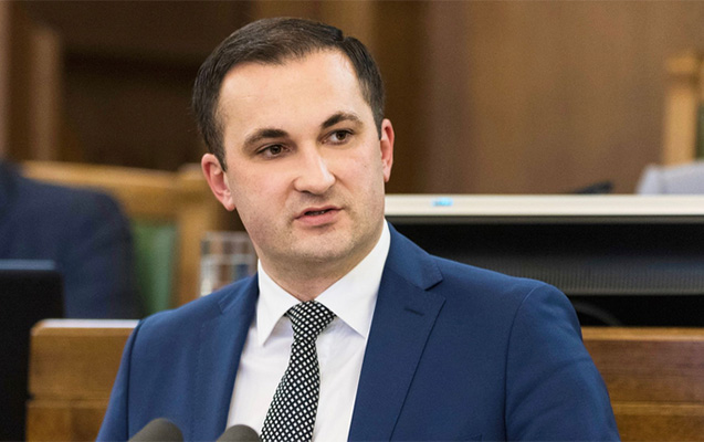 Latviya Seyminin deputatı Gəncənin raket atəşinə tutulmasını pisləyir
