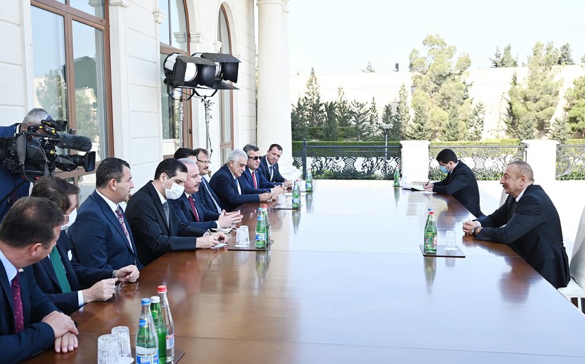 İlham Əliyev Mustafa Şentopun başçılıq etdiyi nümayəndə heyətini qəbul etdi - FOTOLAR