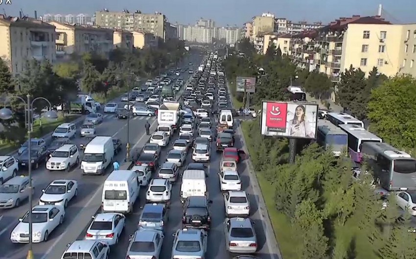 Bu yollarda tıxac yaranıb - FOTO