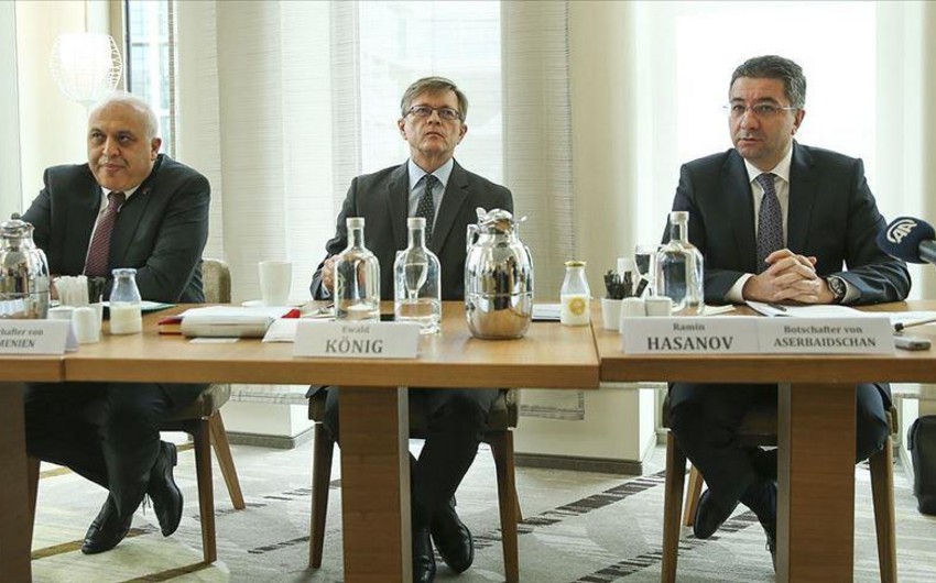 Berlində Azərbaycan və Ermənistan səfirlərinin debatı olub