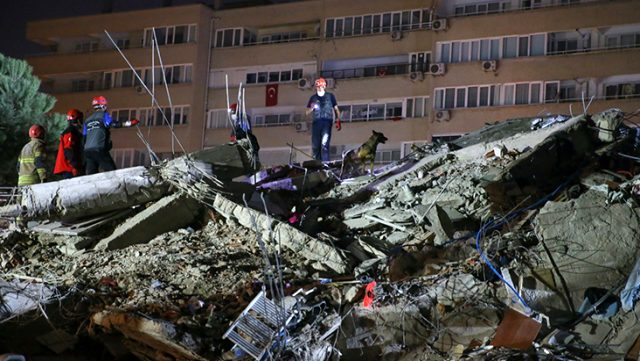 İzmirdə zəlzələdə ölənlərin sayı 24-ə çatdı - 804 yaralı var