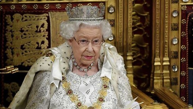 Kraliça II Elizabet taxtdan gedəcək
